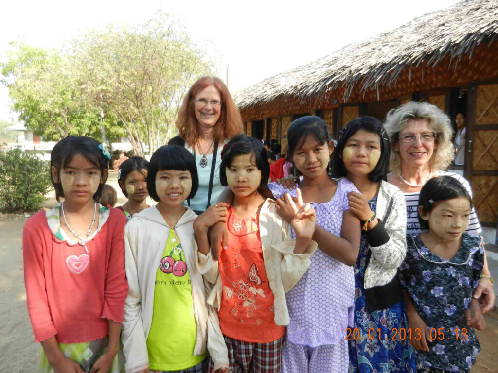 Die Girls freuen sich über unsere Gesellschaft